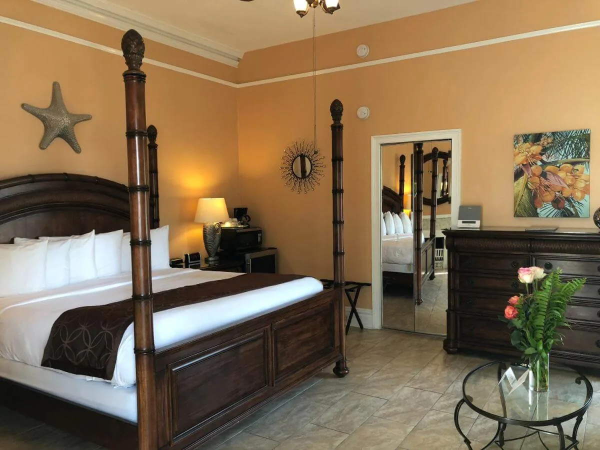 hotels and resorts in Key West -Southernmost Point Guest House