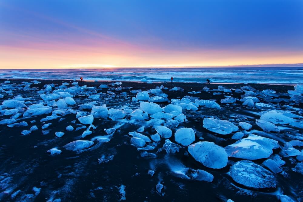 Amazing Jokulsarlon Beach with ice rocks on Lava Black Beach, Glacier Lagoon Jokulsarlon, Iceland (2)