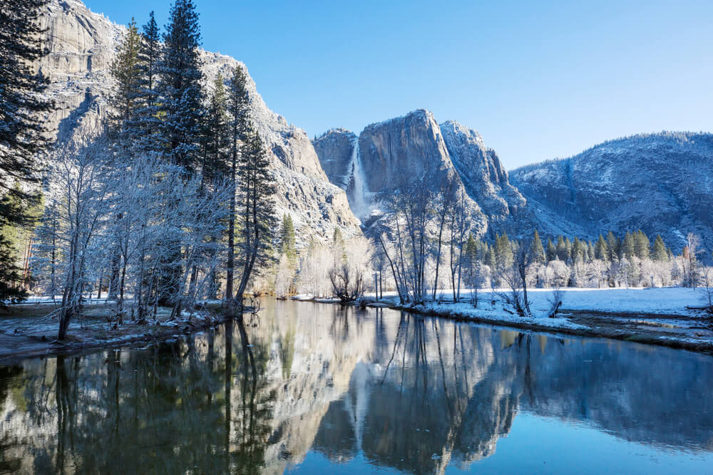 Beautiful early spring landscapes in Yosemite National Park (1)