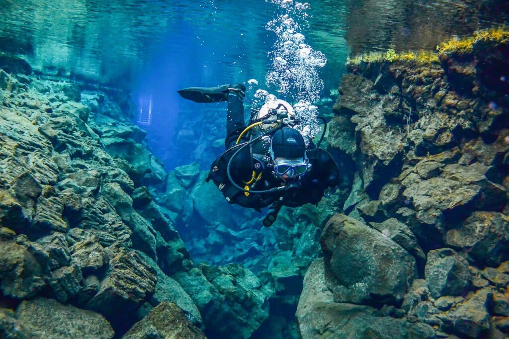 diving in silfra iceland (1)