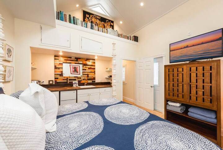 best Airbnbs in Key West Big Blu 5 bedroom, 4 bath in old town