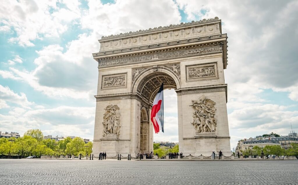 Arc de Triomphe , paris, france (1)