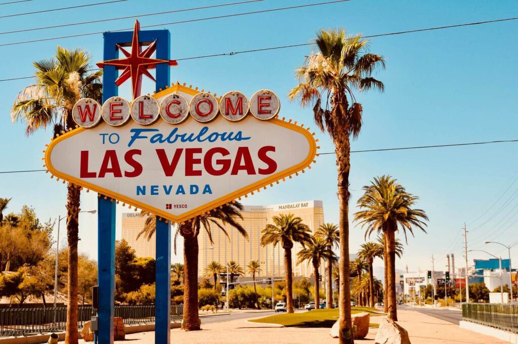 Las Vegas is worth visiting - Las Vegas Sign
