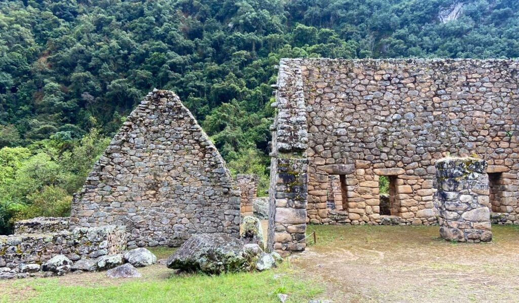 arqueological site at short inca trail
