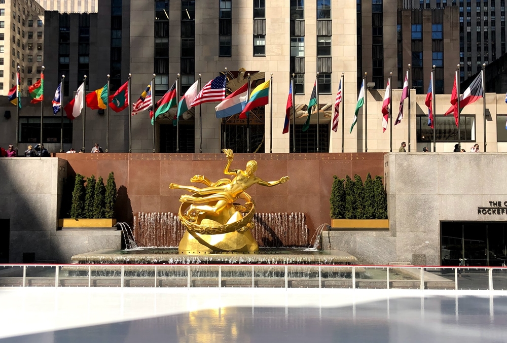 ice rink at the rockefeller center in new york
