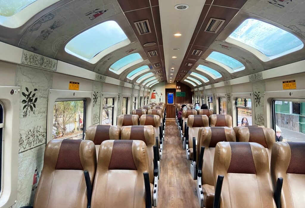 peru rail from the outside (1)